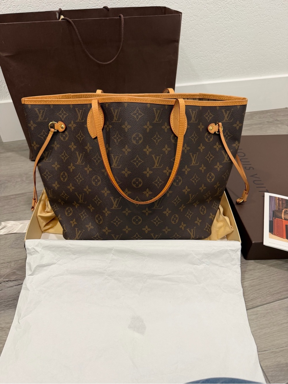 Louis Vuitton Neverfull MM tote in classic monogram canvas - Picture 4 of 14